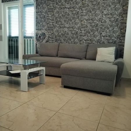 Gabriela Apartment Nin Luaran gambar